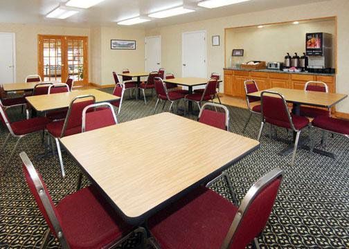 Rodeway Inn Civic Center Roanoke Restaurant photo